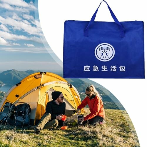 Zwei Personen beim Camping mit Notfalltasche