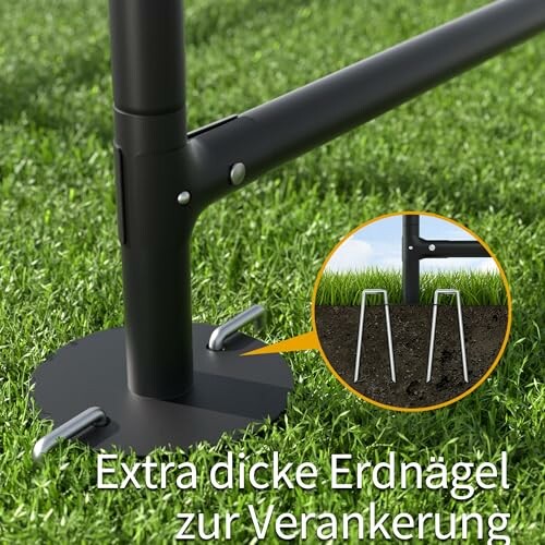 Metallpfosten mit Erdnägeln auf Rasen