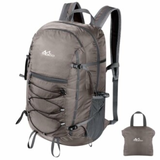 Leichter faltbarer Rucksack in Grau mit Kompressionsriemen.