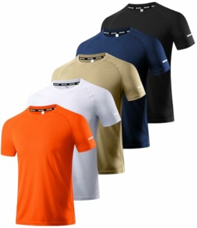 Fünf Herren-T-Shirts in verschiedenen Farben.