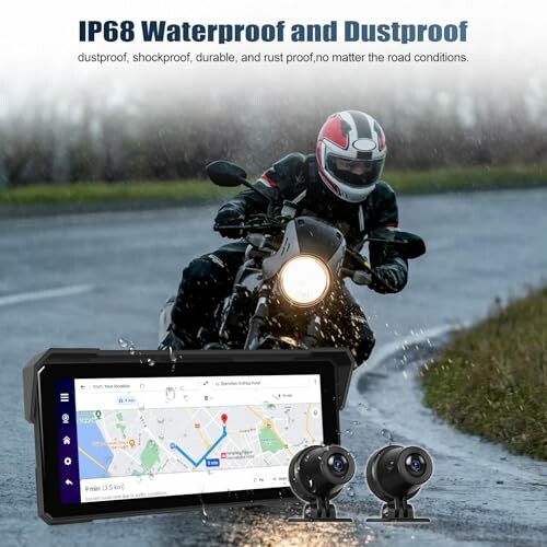 Motorradfahrer mit wasserdichter Kamera und Navigationsgerät.